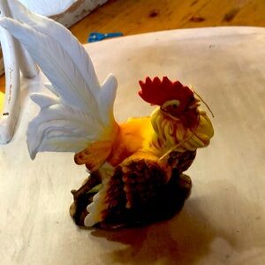 8.25 porcelain rooster with famed tail feathers